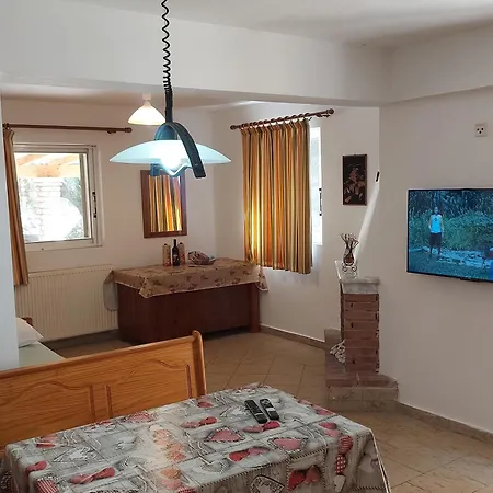 Tanjas Close To The Apartment Agios Spyridon (Corfu)