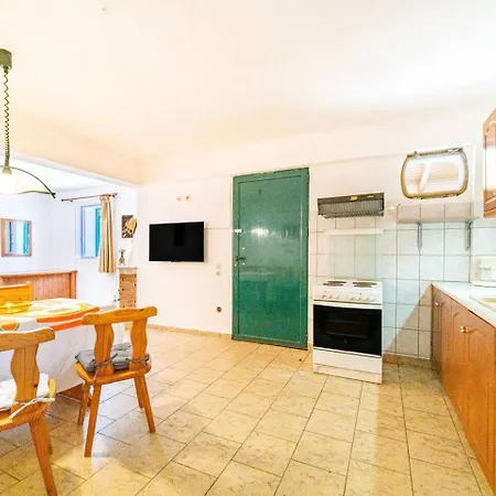 Tanjas Close To The Apartment Agios Spyridon (Corfu)